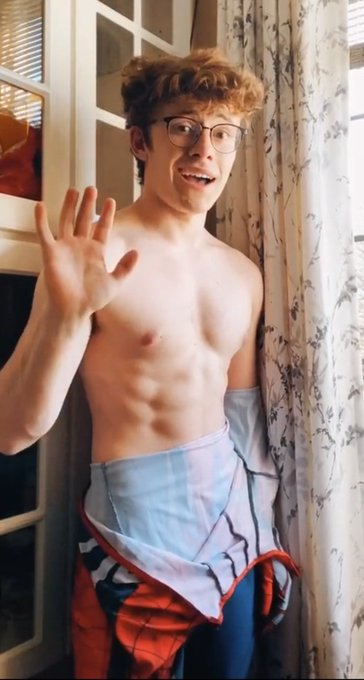 I love Spider-Man https://t.co/dGNWBQeUZc
