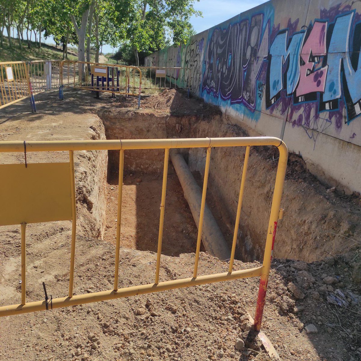 Estos días estamos actualizando la red del suministro de agua. Unas obras necesarias para tener nuestra ciudad más preparada para la sequía.

Con un presupuesto de 430.069 euros sectorizaremos la red e instalaremos localizadores de fugas y reguladores de caudales.