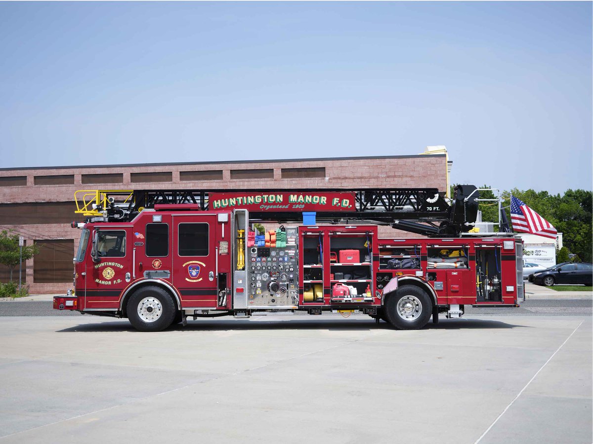 KMEFire's tweet photo. Take a look at our #truckofthemonth for September - this KME 79' Rear Mount Ladder for the Huntington Manor Fire Department in New York! #KME #KMEfire #firetruck #firefighter #huntingtonmanorny https://t.co/6ByW8r1yj9