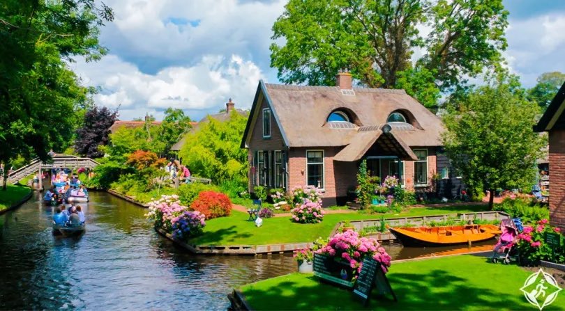 Bathaksaudi's tweet image. بعد سنين من السفر للدول الأوروبيه 🇪🇺 
هذا الأجمل فيها (الزبده)

اجمل طبيعه ☘️

🔘 سويسرا 🇨🇭 
🔘 النمسا 🇦🇹 
🔘 النرويج 🇳🇴 
🔘 سلوفينيا 🇸🇮 

اجمل عواصم 🌆 

🔘 موسكو 🇷🇺 
🔘 لندن 🇬🇧 
🔘 براغ 🇨🇿 
🔘 بودابست 🇭🇺 

اجمل بلدات 🏘️

🔘هالشتات 🇦🇹 
🔘 جيثرون 🇳🇱 
🔘 تشيسكي كروملوف 🇨🇿 
🔘…