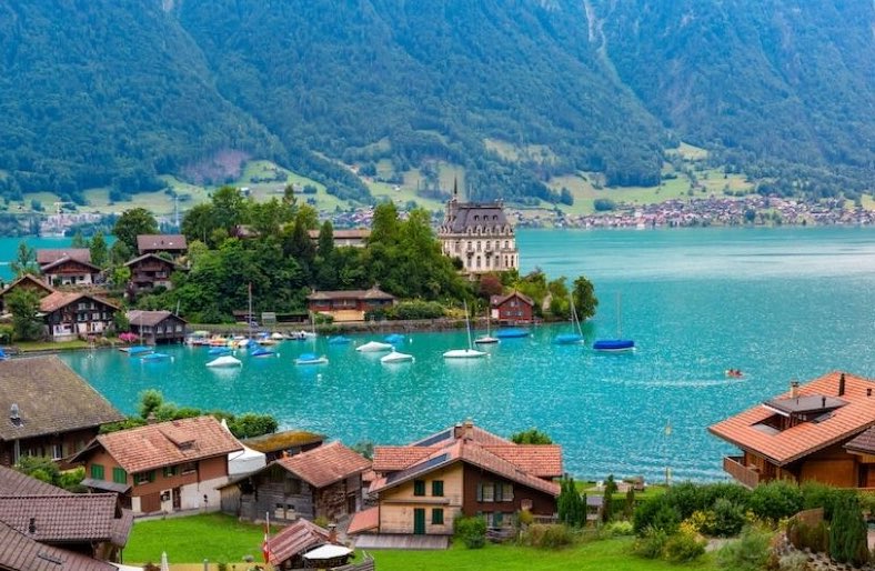 Bathaksaudi's tweet image. بعد سنين من السفر للدول الأوروبيه 🇪🇺 
هذا الأجمل فيها (الزبده)

اجمل طبيعه ☘️

🔘 سويسرا 🇨🇭 
🔘 النمسا 🇦🇹 
🔘 النرويج 🇳🇴 
🔘 سلوفينيا 🇸🇮 

اجمل عواصم 🌆 

🔘 موسكو 🇷🇺 
🔘 لندن 🇬🇧 
🔘 براغ 🇨🇿 
🔘 بودابست 🇭🇺 

اجمل بلدات 🏘️

🔘هالشتات 🇦🇹 
🔘 جيثرون 🇳🇱 
🔘 تشيسكي كروملوف 🇨🇿 
🔘…