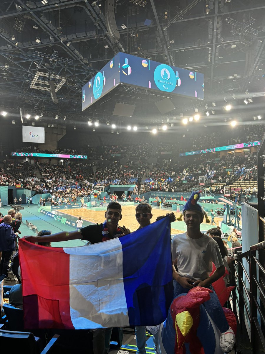 Amélie Mahé (@amesh2913) on Twitter photo 2e journée de dingue pour le <a href="/JGallieni/">LPO GALLIENI Toulouse</a> aux <a href="/Paralympics/">Paralympic Games</a> <a href="/Paris2024/">Paris 2024</a> 
Matinée au #ClubFrance avec jeux et ateliers découvertes 💡 
Aprèm à Bercy pour le 🏀 👨🦽
Des ⭐️ pleins les yeux et prêts pour la rentrée de demain matin ✏️ 📔 
Merci <a href="/actoulouse/">Académie de Toulouse</a> 👌 2e journée de dingue pour le <a href="/JGallieni/">LPO GALLIENI Toulouse</a> aux <a href="/Paralympics/">Paralympic Games</a> <a href="/Paris2024/">Paris 2024</a> 
Matinée au #ClubFrance avec jeux et ateliers découvertes 💡 
Aprèm à Bercy pour le 🏀 👨🦽
Des ⭐️ pleins les yeux et prêts pour la rentrée de demain matin ✏️ 📔 
Merci <a href="/actoulouse/">Académie de Toulouse</a> 👌