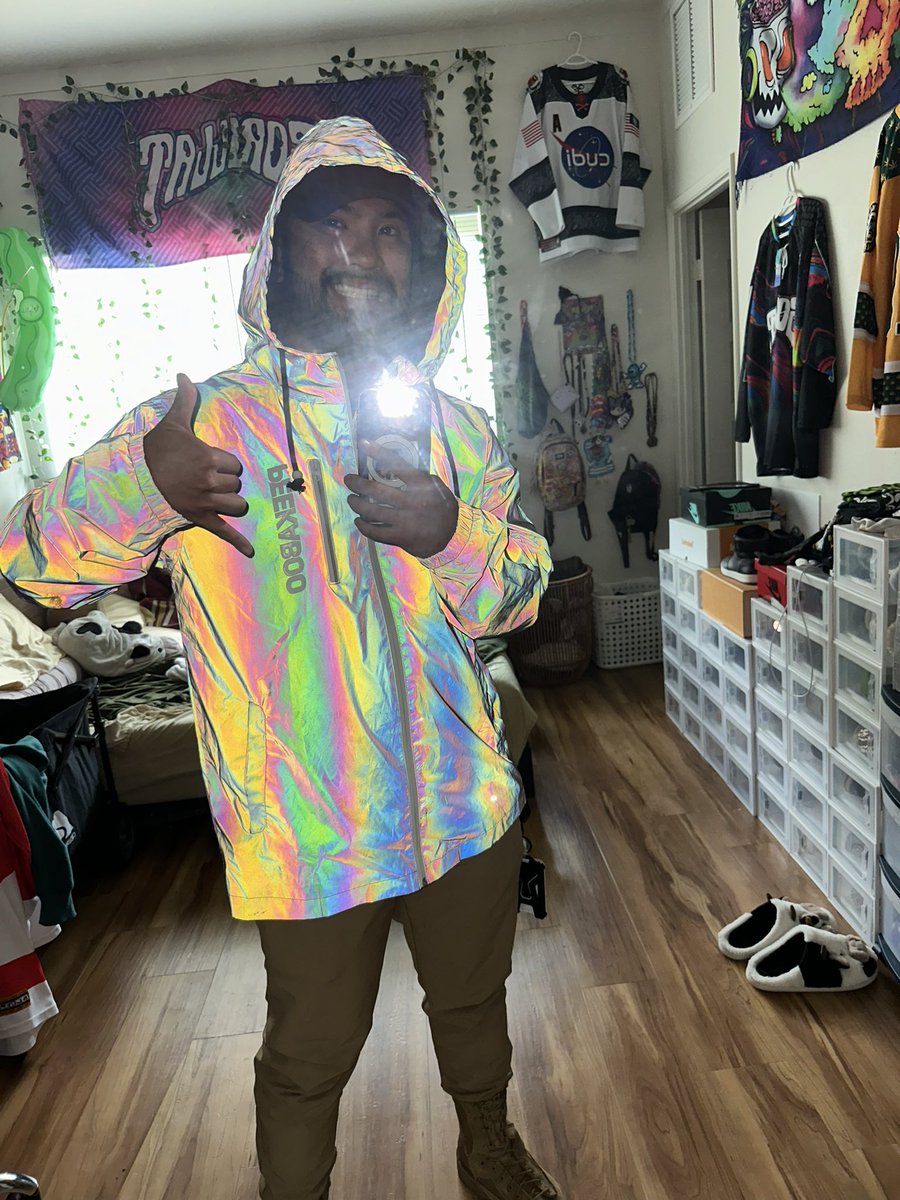 tsvnni's tweet photo. @peekaboobeats Bruh I just bought the OG reflective from someone last month. Still love it tho 🙈 https://t.co/m5FbKxlmv8