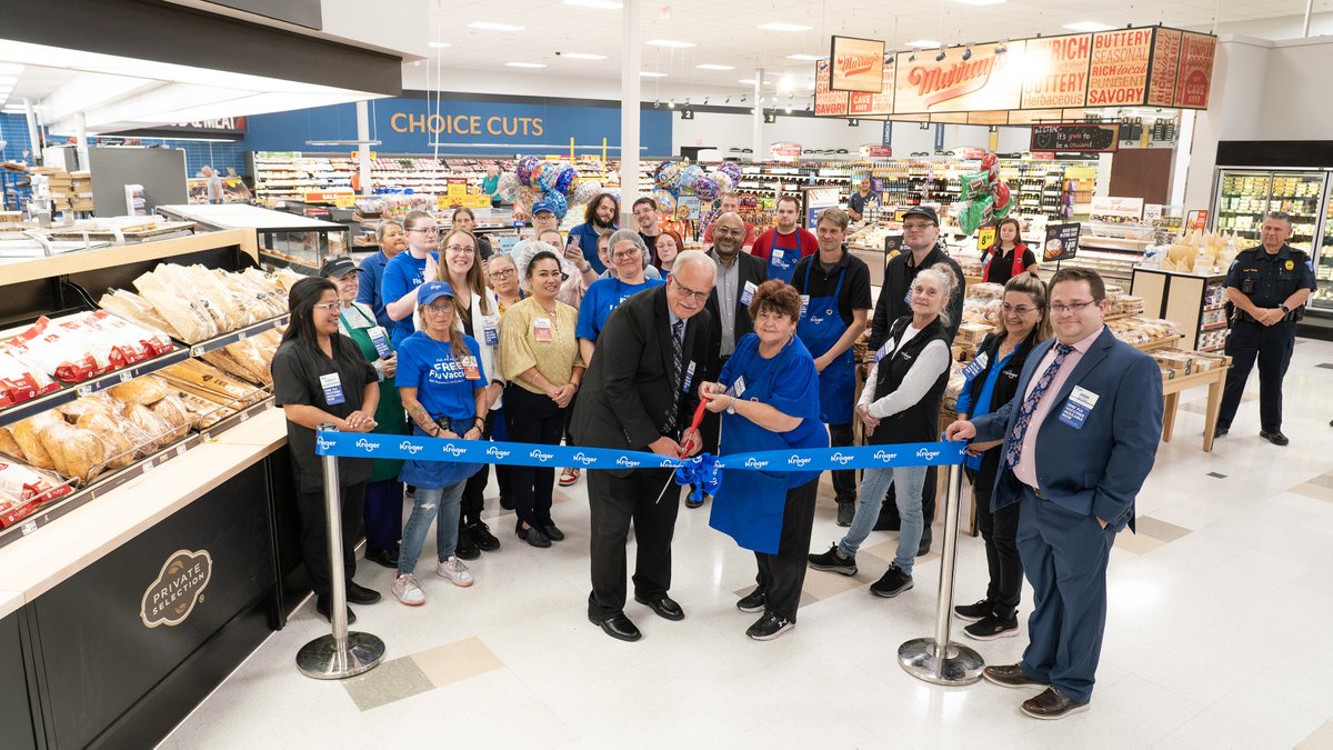 On Friday, I had the honor to present a commendation to Kroger’s store leader and associates in Groveport. After a four month, $2M update the store had a reset and features new bakery displays, decor, and remodeled restrooms. It is a beautiful addition to Groveport &amp; District 5!