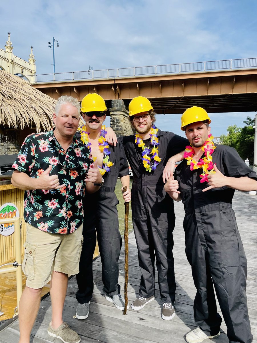 TikisPittsburgh's tweet photo. Hey @stoolpresidente, if you’re in Pittsburgh, or planning on visiting, how about taking a cruise with us? We’re even pet friendly, so why not bring Miss Peaches along too!

 I think @DonnieDoesWorld would approve! 😎 

@barstoolsports @cruisintikis 

#onecruiseeveryoneknowstherules #pizzareview #tikiboat #tikicruise