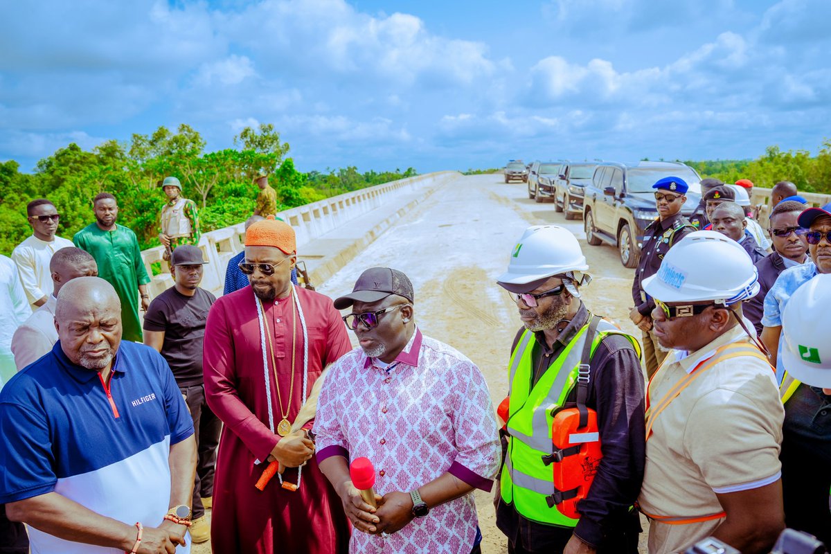 RtHonSheriff's tweet image. I inspected the 20.95-kilometre Trans Warri/Ode Itsekiri Road alongside the Olu of Warri, Ogiame Atuwatse III, CFR, this morning. This project is key to the Itsekiri Nation. With multiple bridges and spurs, this project has a 17-year history behind it. Going forward, Setraco…