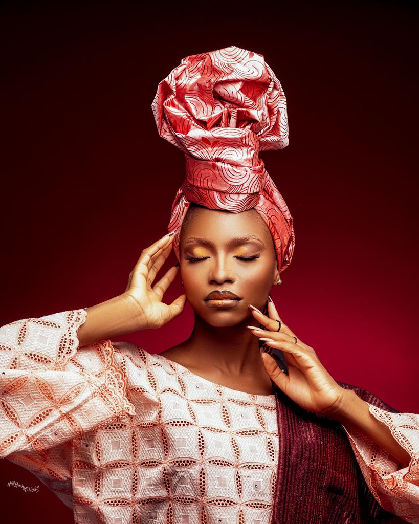 haywhyclicks's tweet photo. Everything lagbaja said in oni gélè yi ☺️ 

Model : @tohnie6 
MUA and Gele 💄: defikcosmetico 

RT are Appreciated ☺️ https://t.co/x4QapuGD57