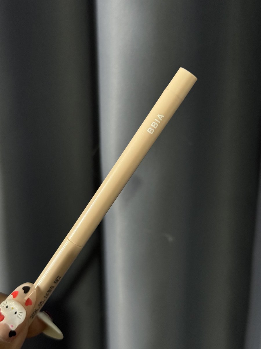 บอกเลย ตาแตกมาก เปิดไฟให้ใต้ตาสุดๆ ทำดอลลี่อายสวยมากกกกก เพื่อนเจอกี่คนก็ถามว่าใช้ของอะไร แล้วพอให้เพื่อนลองใช้ พูดเลยว่าซื้อตามทุกคน ย้ำว่าทุกคนเบย!! เป็นดอลลี่อายที่สวยมากจริงๆ สว่างมากกกกกกกกก แต่ไม่เป็นก้อน ติดทน! ทนตะโกน BBIA ทำดีที่สุด ไม่ได้ใช้ตัวอื่นอีกเลย5555555