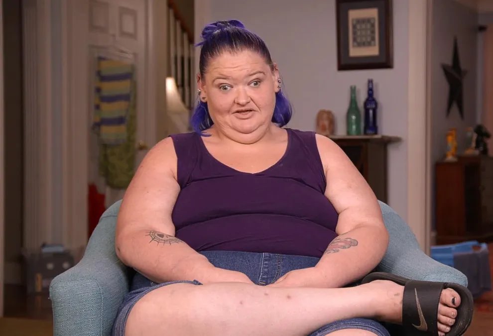 PopBase's tweet photo. Amy Slaton of the ‘1,000-lb Sisters’ has been arrested on charges of drug possession &amp; child endangerment at a zoo.

Upon arrival, deputies were reportedly overtaken by suspicious odors coming from the guest's vehicle. https://t.co/dKTHgTelmy