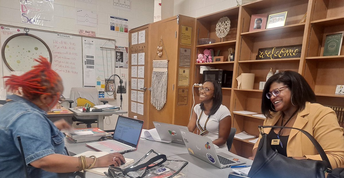 CynthiaByron4's tweet image. Thank you @BSmithHCS for supporting our @MMS_HCS 8th grade ELA team during collaborative planning. #BuildingforBetter
#WinningforKids