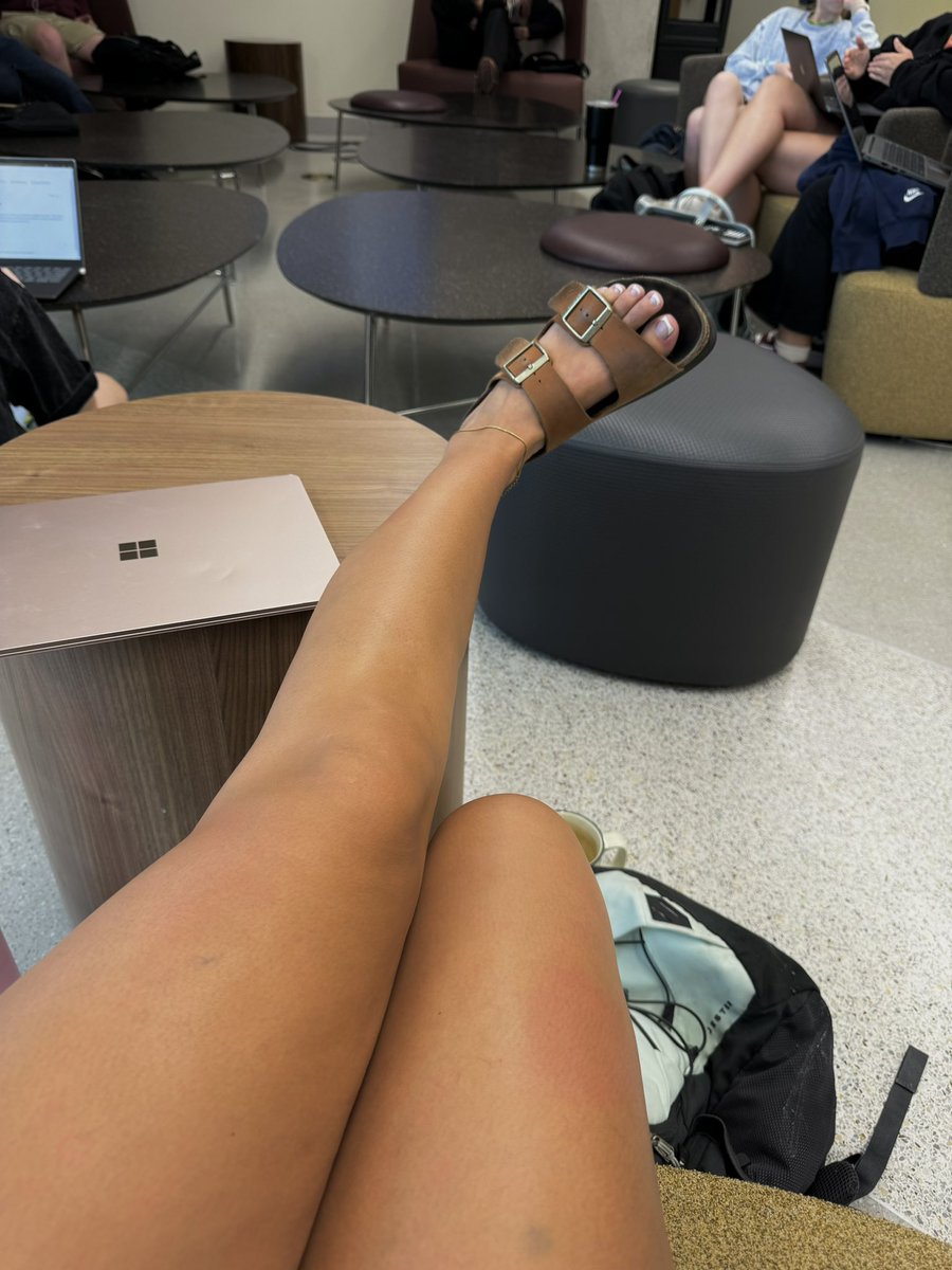 zaesperfect's tweet photo. give me some crazy sends during class so the girl behind me staring at my phone knows i’m better than her lmao https://t.co/L5TjzBUam0