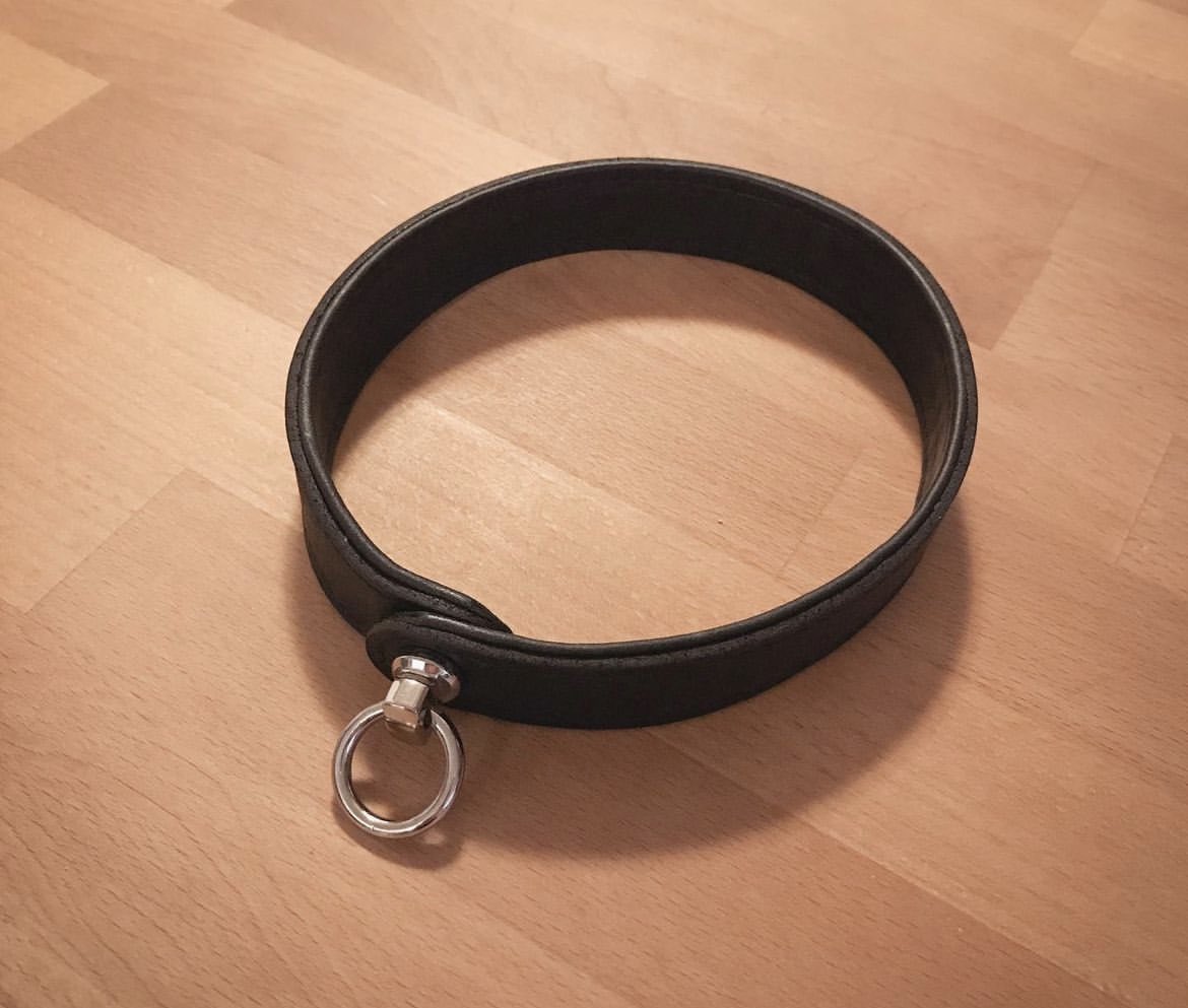 FemsubLena467's tweet photo. My collar 🥰 https://t.co/MvMwRBKzNN