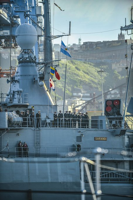 avellaneda_real's tweet photo. El destructor #ARASarandí llegó a Valparaíso para participar del ejercicio multinacional #UNITAS2024 que organiza la Marina de EEUU, cuyo anfitrión este año es la Armada chilena
Comparte el ejercicio con el británico #HMSProtector de @RoyalNavy cuyo asiento en en #IslasMalvinas https://t.co/SncFjHdheh