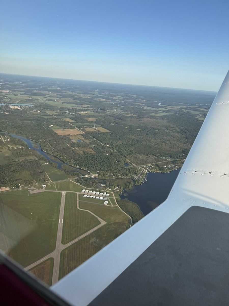 ForsterCarrie's tweet photo. Sunrise flight over Wisconsin. https://t.co/W2sVBxnsNv