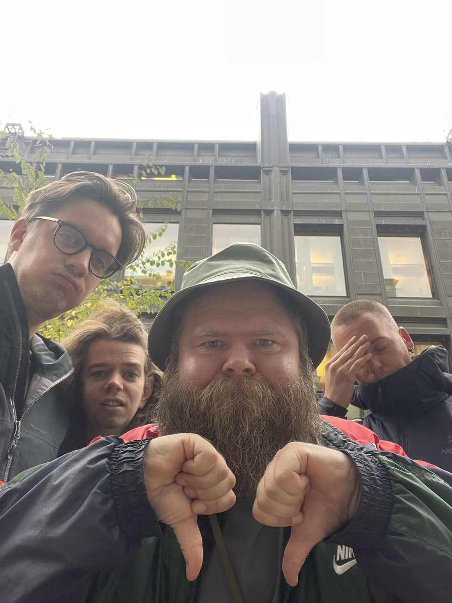 United We Podkast (@unitedwepodkast) on Twitter photo Ja…. Nei…. Assa….. Episode 350 er her. Hurra?
Vi er i studio og holder oss kompakt på bilde for å kompensere for søndagen.
Kudos til <a href="/Marius_T/">Marius Thorkildsen</a> for å bringe (positive) fakta til bords.
🎙️ <a href="/kenwasenius/">Ken Wasenius-Nilsen</a>, <a href="/Zerener/">Anders Zerener</a>, <a href="/HallvardDyrnes/">Hallvard Dyrnes</a> og <a href="/Marius_T/">Marius Thorkildsen</a>
open.spotify.com/episode/1uM61Y… Ja…. Nei…. Assa….. Episode 350 er her. Hurra?
Vi er i studio og holder oss kompakt på bilde for å kompensere for søndagen.
Kudos til <a href="/Marius_T/">Marius Thorkildsen</a> for å bringe (positive) fakta til bords.
🎙️ <a href="/kenwasenius/">Ken Wasenius-Nilsen</a>, <a href="/Zerener/">Anders Zerener</a>, <a href="/HallvardDyrnes/">Hallvard Dyrnes</a> og <a href="/Marius_T/">Marius Thorkildsen</a>
open.spotify.com/episode/1uM61Y…