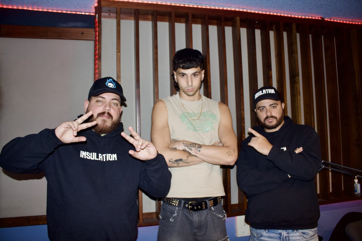 insulationpr's tweet image. En su sesión #DeRendered Remers mencionó a este productor que fue parte de la canción “Balmain” así que lo invitamos a los estudios de Dynamic Frequency para ver su proceso creativo 💥💯🤝 Nueva sesión #FromScratch con Guploc disponible mañana a las 12pm!!