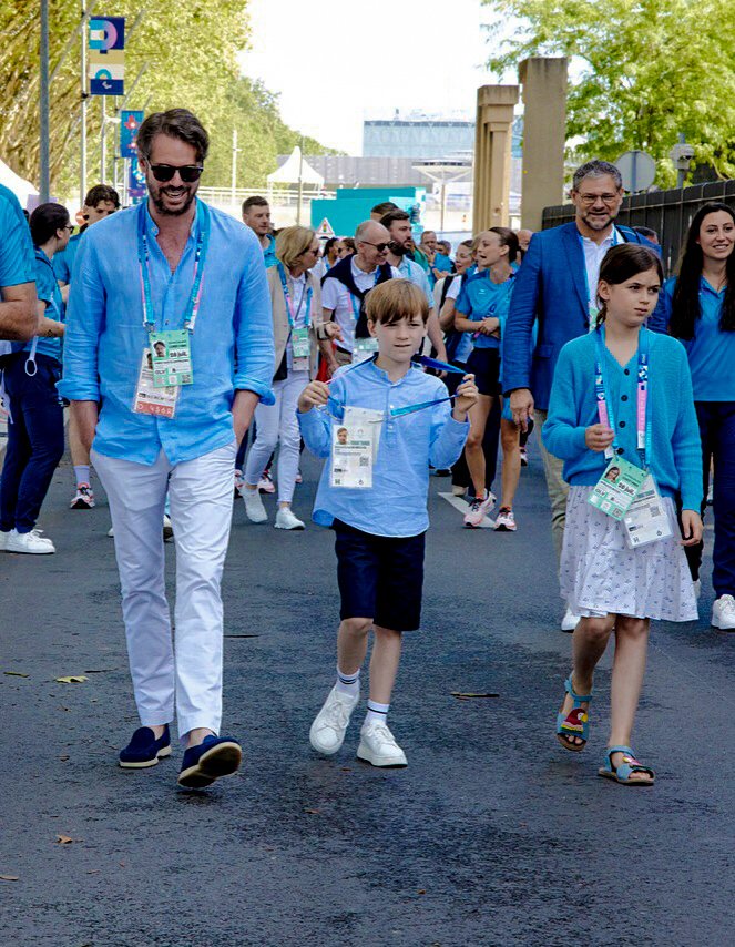 royalchildren_'s tweet photo. #PrinceFelix #PrincessAmalia #PrinceLiam of Nassau #PrinceLouis and #PrinceSebastien of Luxembourg 
visit the Olympic Village and meet athletes from the Luxembourg team on Day 2 of the Paris Olympic Games 2024, in Saint-Denis, France 🇫🇷🇱🇺 -July 28th 2024. https://t.co/fhr3uZ017B