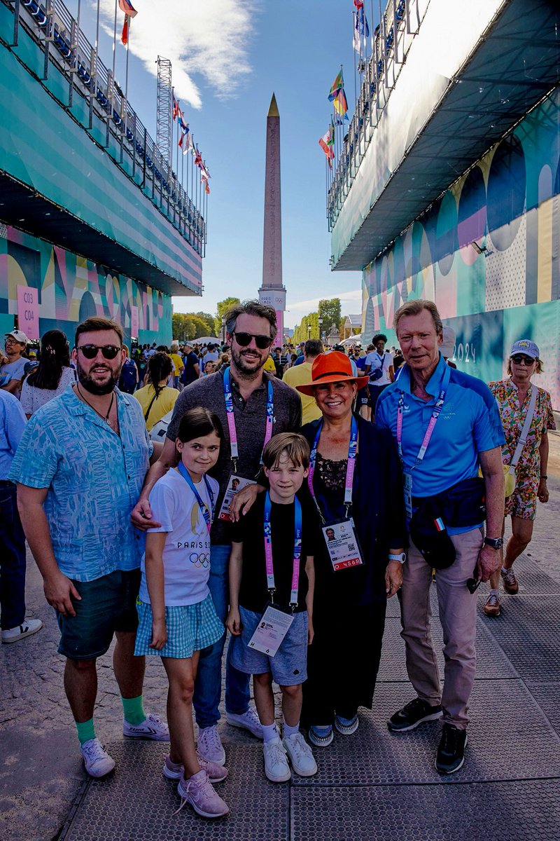 royalchildren_'s tweet photo. #GrandDukeHenri #GrandDuchessMariaTeresa #PrinceFelix #PrincessAmalia #PrinceLiam of Nassau and #PrinceSebastien of Luxembourg attend the final of skateboarding competition on Day 2 of the Paris Olympic Games 2024, on Concorde Square in Paris, France 🇫🇷🛹 -July 28th 2024. https://t.co/SbLc5m3jJZ