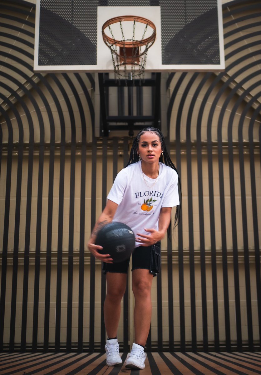 gabriellaosheaa's tweet photo. feelin’ good 🍊 https://t.co/DsGYEm6LHW
