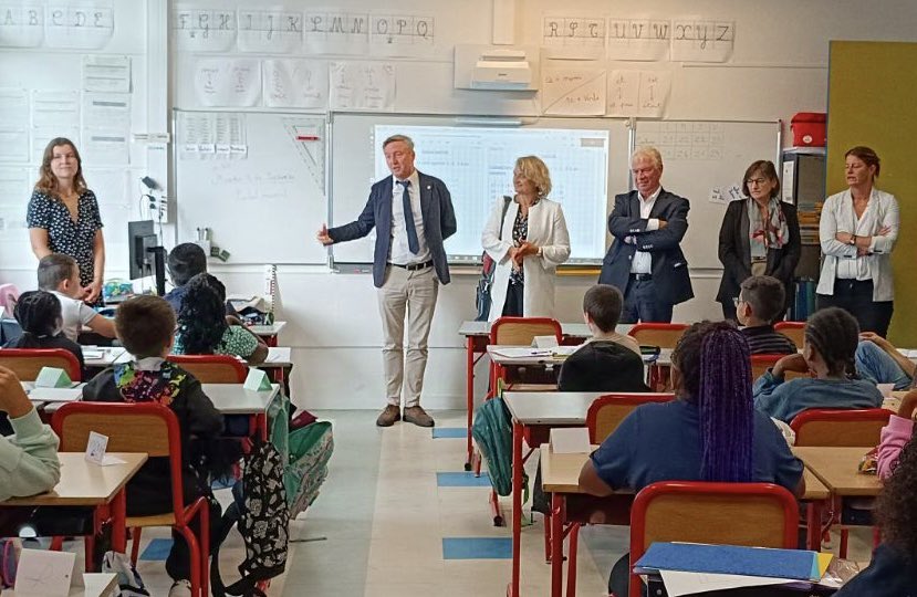 A la #ville comme à la #campagne, à #Brest ce matin ou à #Plouguin cette après-midi, une #rentreescolaire2024 dans de bonnes conditions. Merci à C. MOALIC nouvelle #DASEN de m’avoir accompagné ainsi que les #maires et les #élus très attentifs à la réussite des #élèves. <a href="/acrennes/">Académie de Rennes</a>