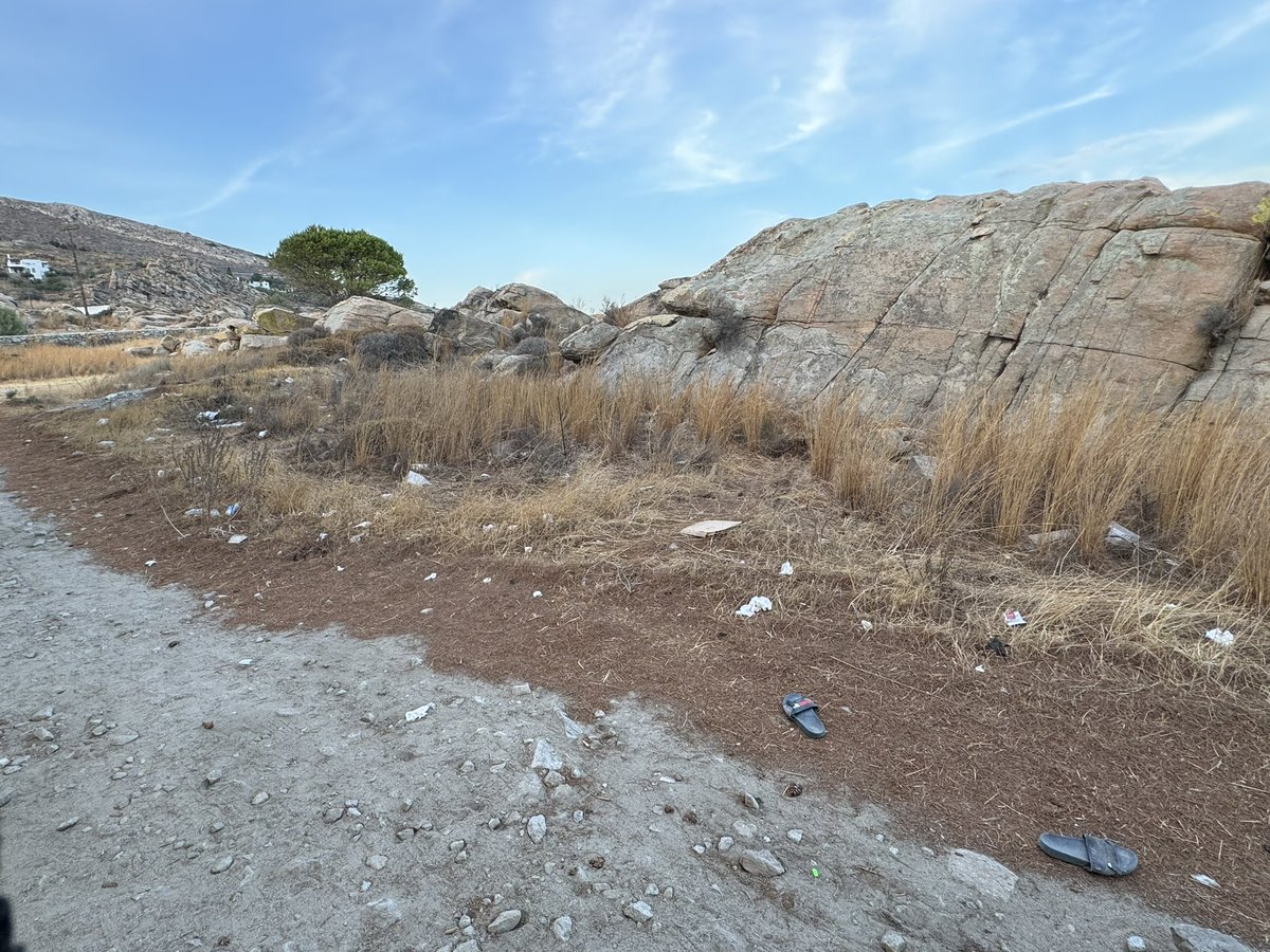 nchatziandreou's tweet photo. Rubbish not only all along the roads but also at the beaches of Paros - so disappointing, @DiscoverGRcom, @kmitsotakis 
What will you do about it? And when? https://t.co/Kbchp0avAp