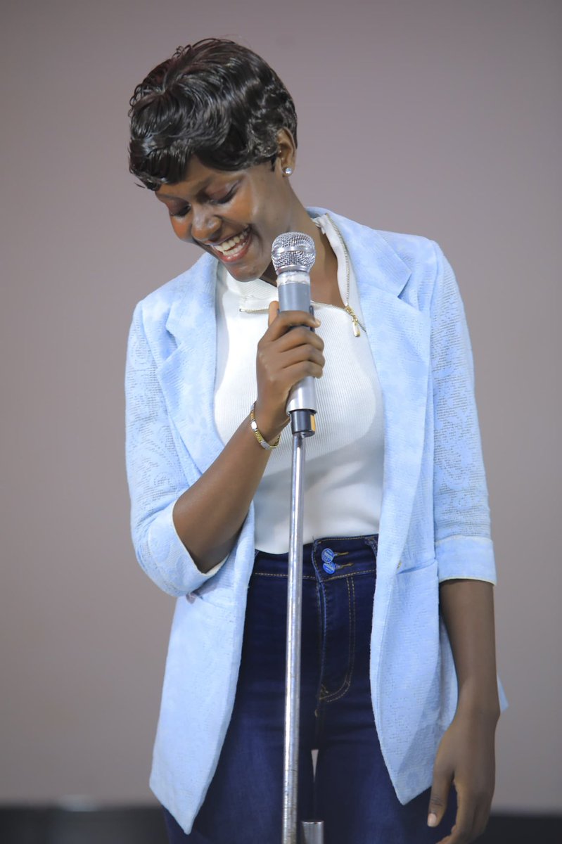 PsalmsMusic96's tweet photo. One not at a time 🎶, her exceptional vocal skills contribute alot to the band🎙️🎶🎸. Meet @katracjesusculture 🎙️ https://t.co/IiMZZHNIXw