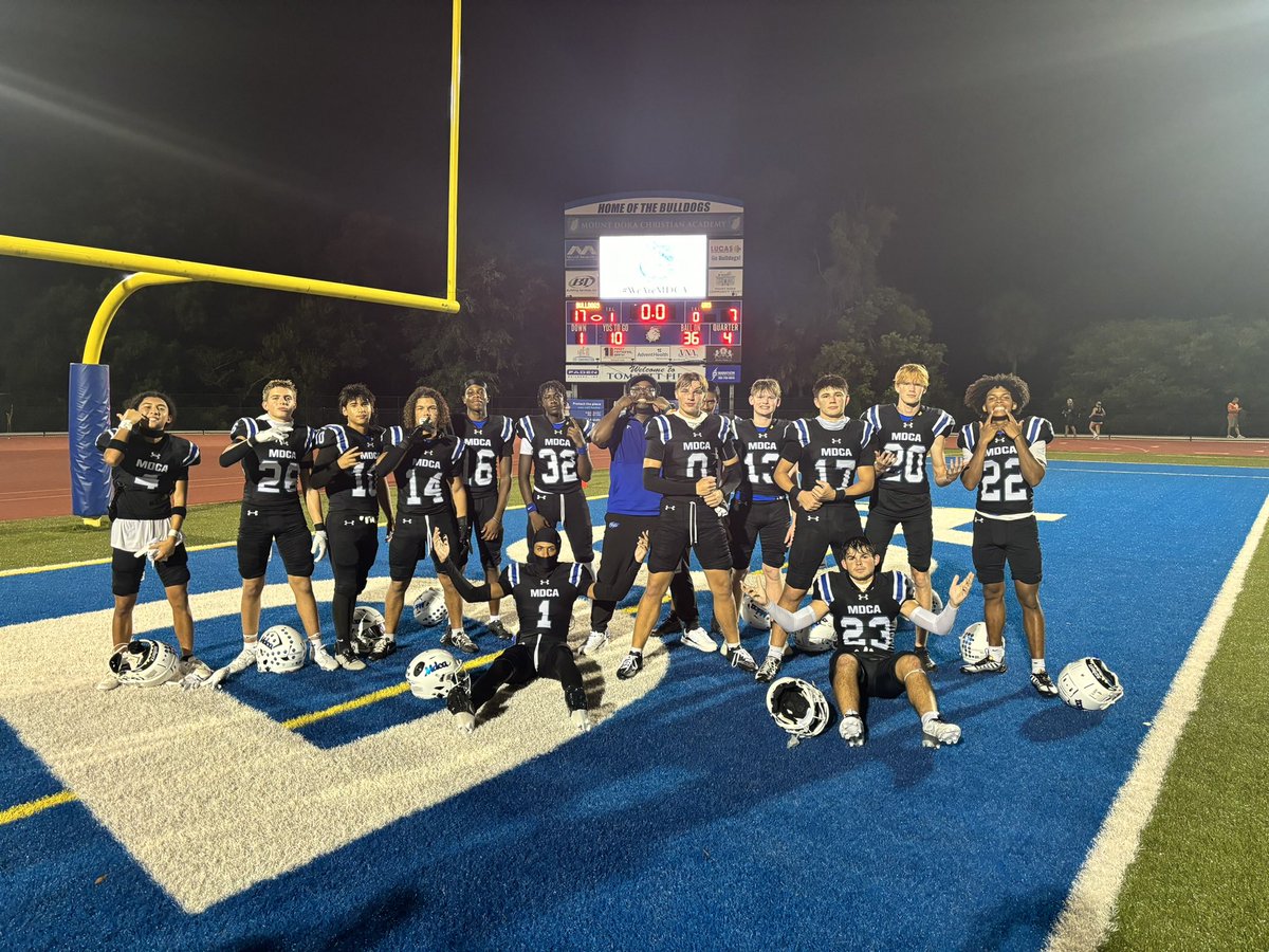 itscoachjoe's tweet photo. I’m feeling very BLESSED to have the best position group on the best unit!!
We have a bend but don’t break mentality and it shows!!
4th and 3 on the 13 yard line.
Don’t break!
#HELLHOUNDS // #HYDRAS https://t.co/7n6Pc5F1Gx
