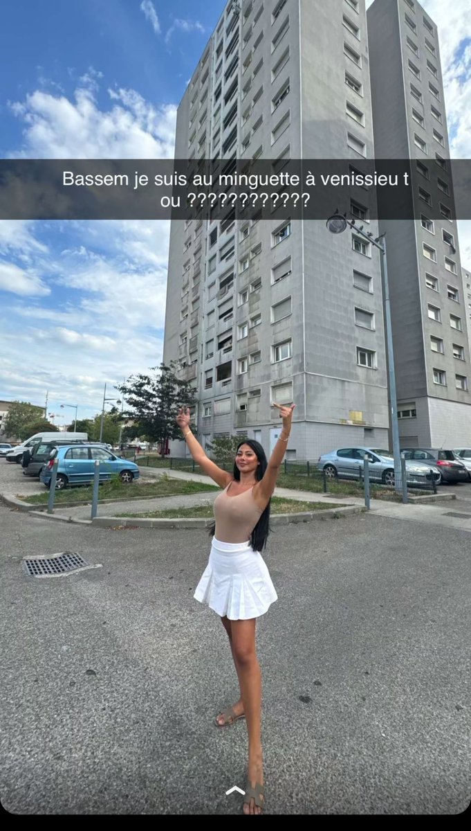 LASOURCETVR's tweet image. #bassem #bassem69 #maevaghennam #lyon #booba
#bassemth69 

#maevaghennam qui provoque @BassemTH69 dans son propre quartier!! Les deux sont en guerre depuis un moment sur les réseaux👀
Vous en pensez quoi??