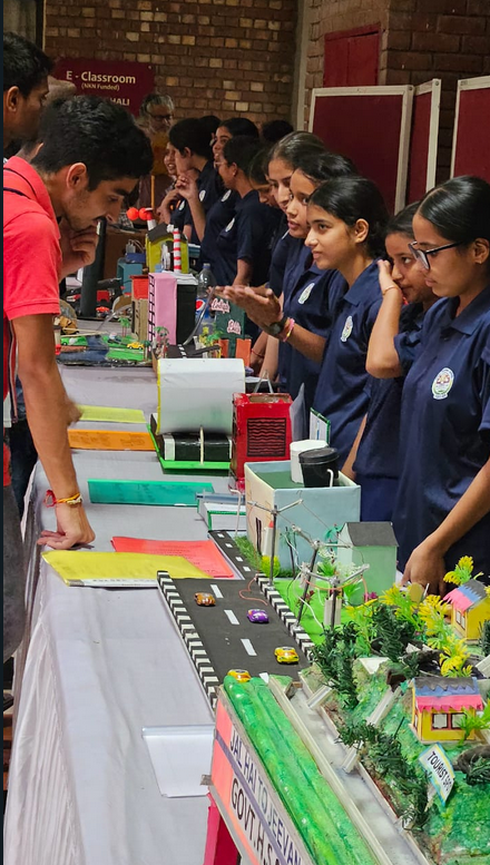 IiserMohali's tweet image. Vigyan Jyoti Conclave was held on our campus on Sept 2-3 2024, where 109 motivated girls from 37 JNVs & other schools witnessed science and maths in action.
Great teamwork by NVS RO Chandigarh & JNV Chandigarh. #WomenInSTEM 
@JyotiVigyan @IndiaDST @NVS_HQ @EduMinOfIndia.