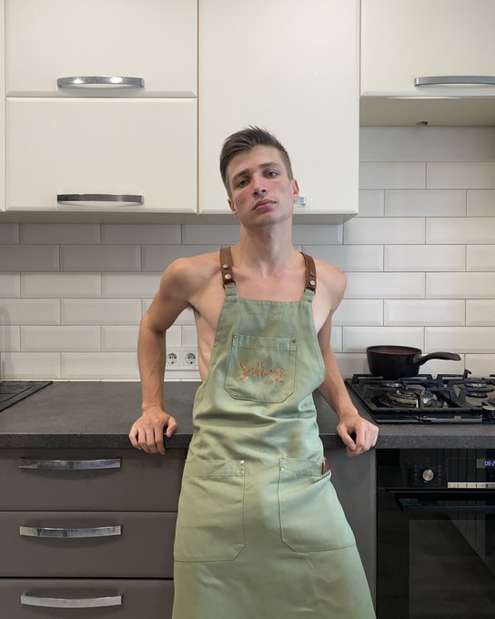 Cooking 😏 https://t.co/XM3litahZI https://t.co/vuO2HF1Ukc