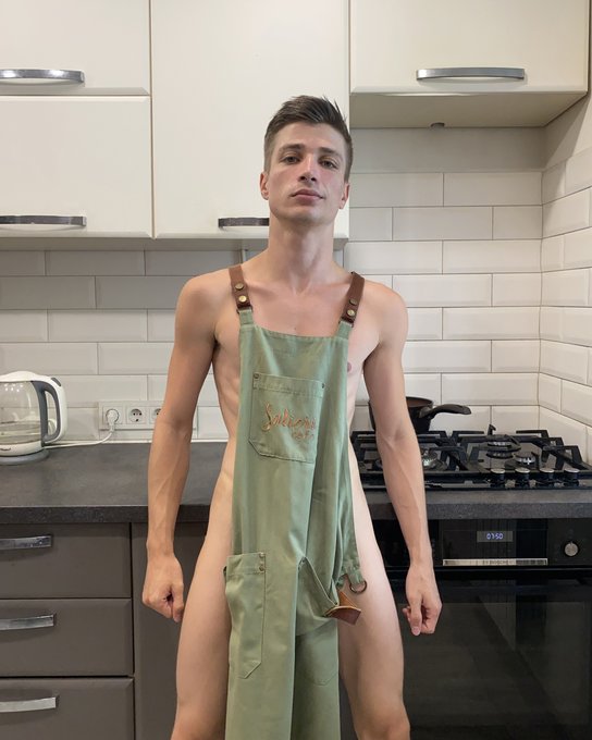 Cooking 😏 https://t.co/XM3litahZI https://t.co/vuO2HF1Ukc