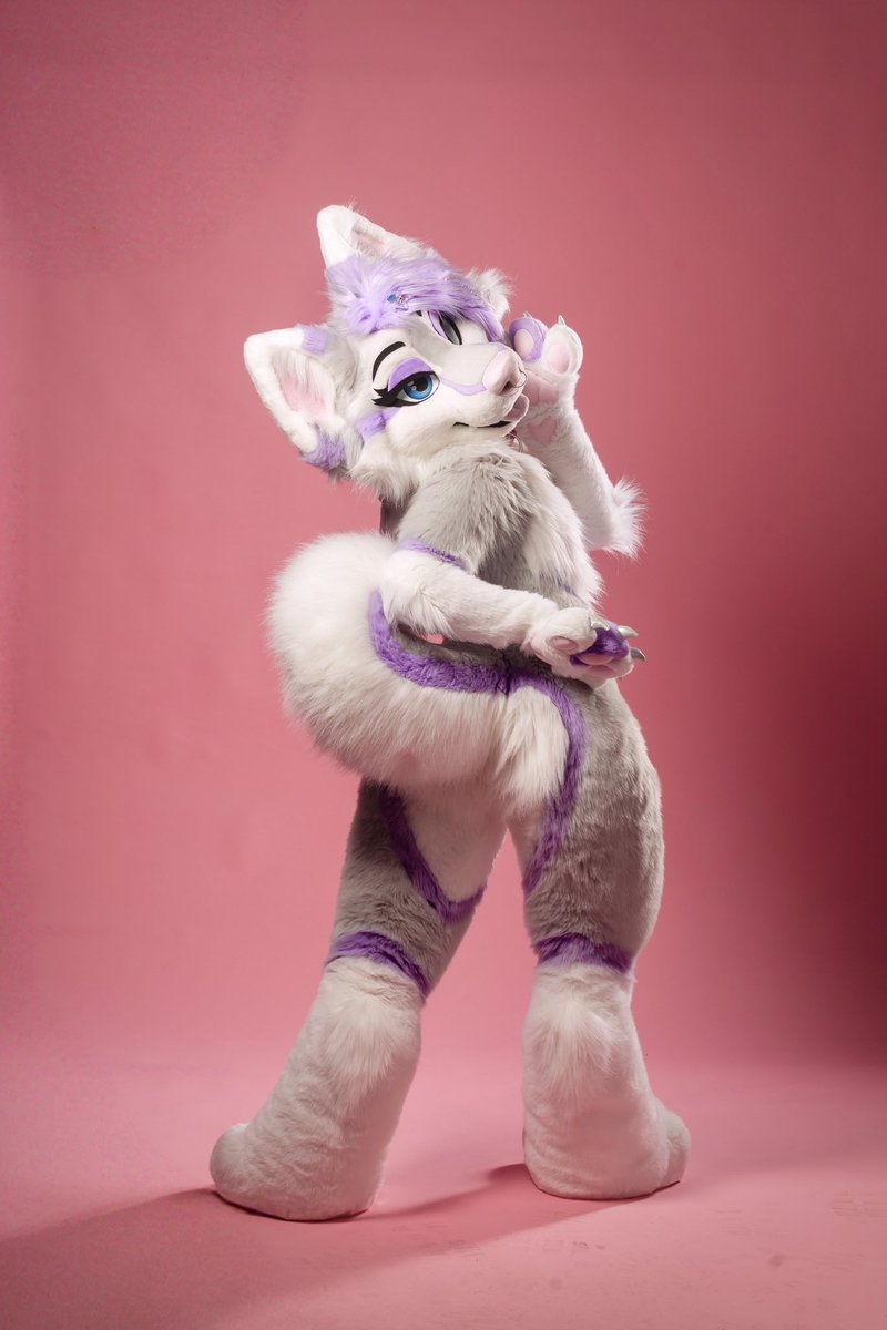 auroraabloom's tweet image. Suit vs Suiter!! 💖💖 

Haven’t done one of these in a while!

 BONUS: My orange car