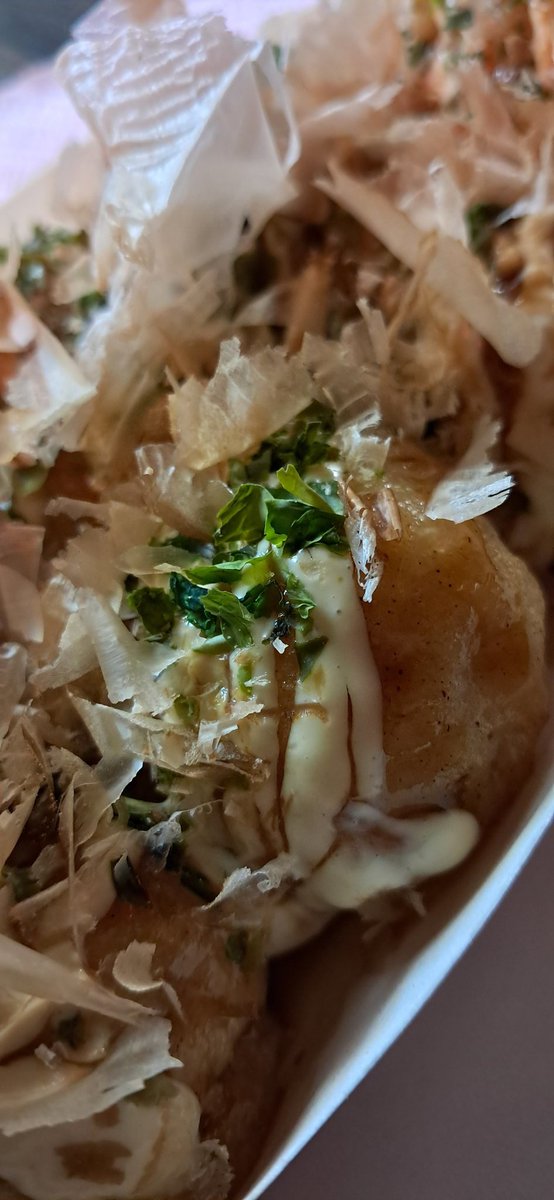 adamwetherden's tweet image. Day in Barcelona.
- comics &amp;amp; manga
- bubble tea
- steamed buns
- takoyaki (octopus balls)

And meeting a new friend. A great day. 😺