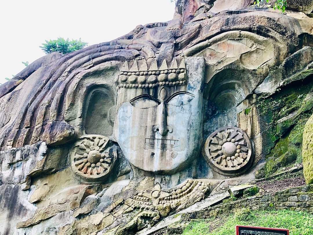 buzz_tripura's tweet photo. ত্রিপুরা উত্তর-পূর্ব ভারতের একটি রাজ্য। এটি দেশের তৃতীয় ক্ষুদ্রতম রাজ্য, যার আয়তন ১০,৪৯১ কিমি২ (৪,০৫১ মা২) এবং প্রায় ৩.৬৭ মিলিয়ন জনসংখ্যা সহ সপ্তম-সর্বনিম্ন জনবহুল রাজ্য। এটির পূর্বে আসাম এবং মিজোরাম রাজ্য এবং উত্তর, দক্ষিণ ও পশ্চিমে বাংলাদেশ দ্বারা বেষ্টিত। 

#tripurabuzz https://t.co/uCMCDAO8Tz