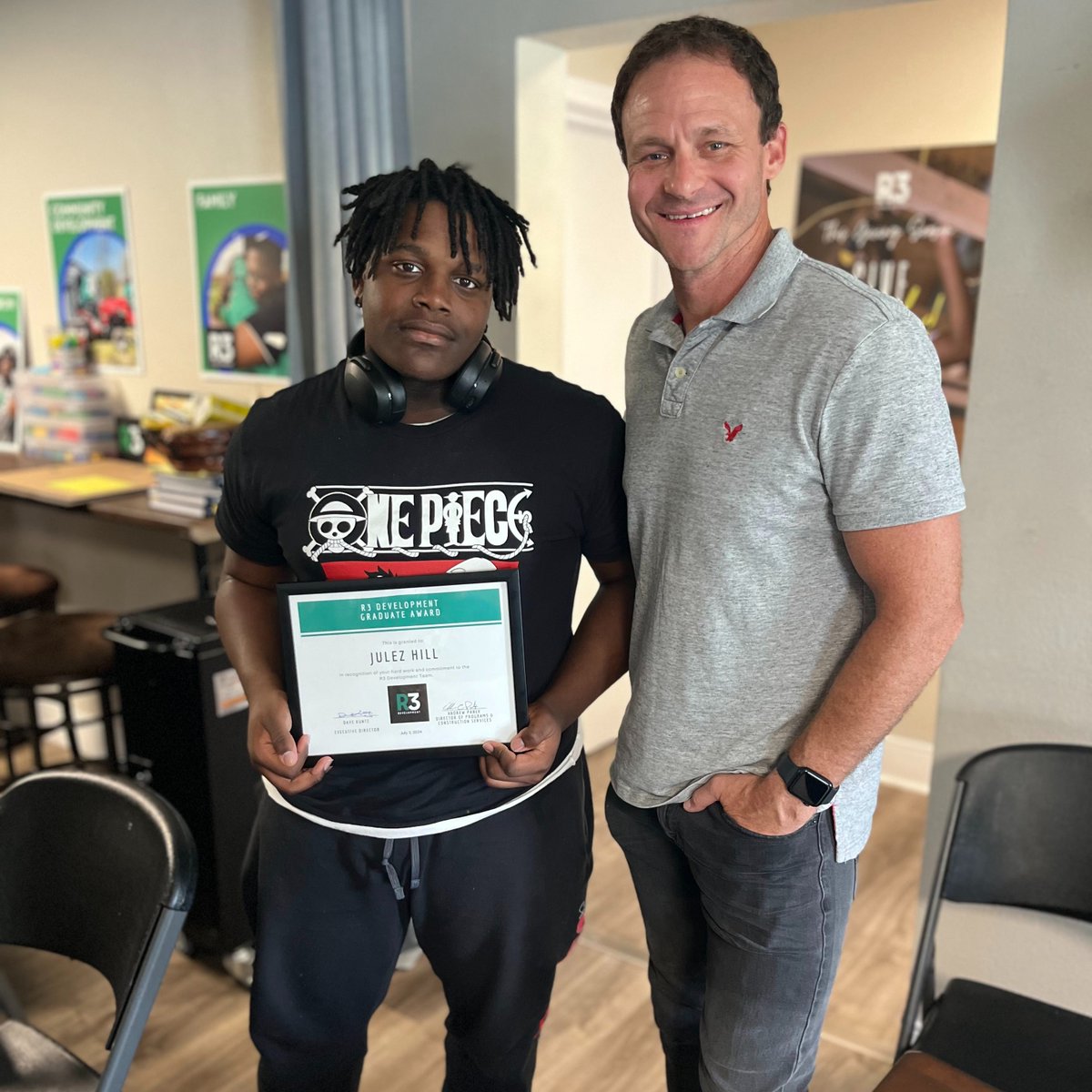 R3DevESL's tweet image. We’re thrilled to announce that Julez’s hard work has earned him a full ride scholarship to SIUE! We can't wait to see all the amazing things you will achieve, Julez. Keep shining and creating!

#R3Development #GraduationCelebration #FullRide #SIUE #FutureGraphicDesigner
