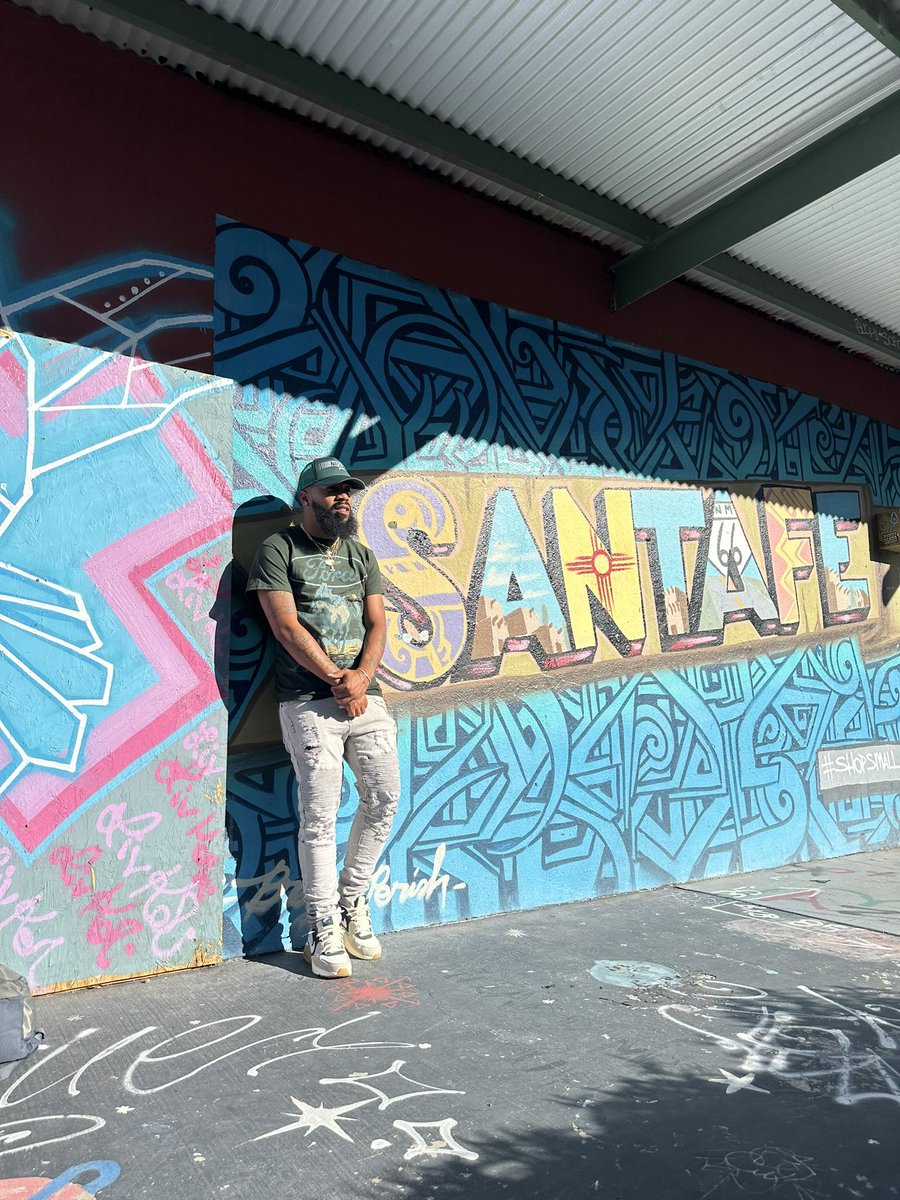 LotsofDinero's tweet image. We down to 8 states out of 50 i haven’t been to now that my Labor Day weekend trip to New Mexico has been completed 🎊🎉..