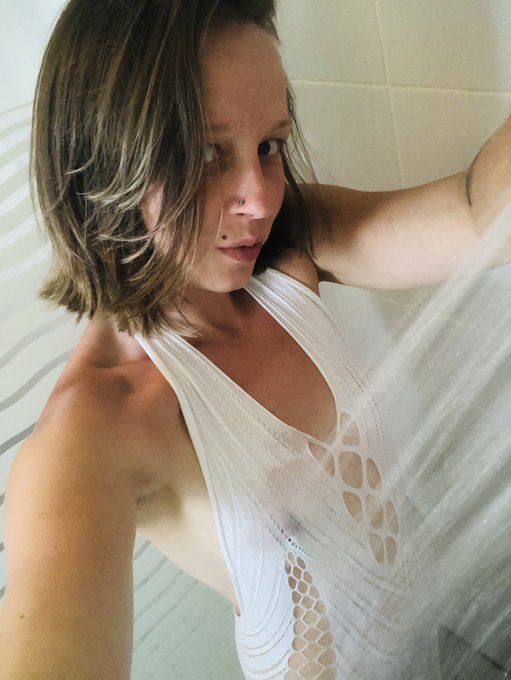 Geile schat, ik heb zo&rsquo;n zin in een lekkere harde beurt🥵🥵🥵 https://t.co/oc4MzhlESN