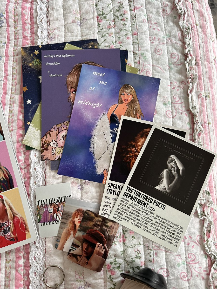 theswiftiegirls's tweet image. ✨swiftie giveaway✨
We are giving away these swiftie merch items to one of you! 🥺 below are the rules to enter!

Rules: 
Follow us
Like and repost
Comment your favorite era 

Winner will be announced September 18th!
Goodluck 💗