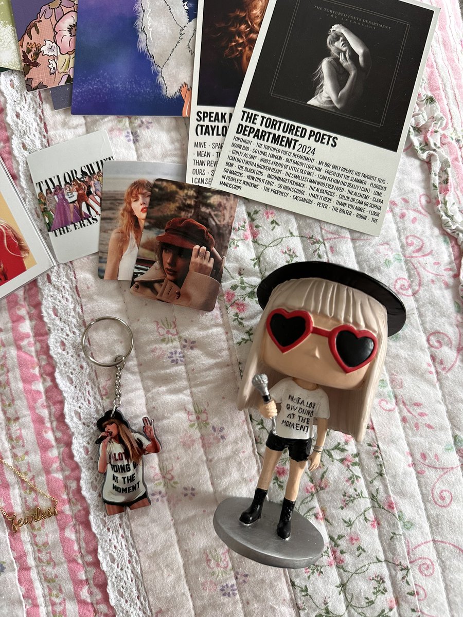 theswiftiegirls's tweet image. ✨swiftie giveaway✨
We are giving away these swiftie merch items to one of you! 🥺 below are the rules to enter!

Rules: 
Follow us
Like and repost
Comment your favorite era 

Winner will be announced September 18th!
Goodluck 💗