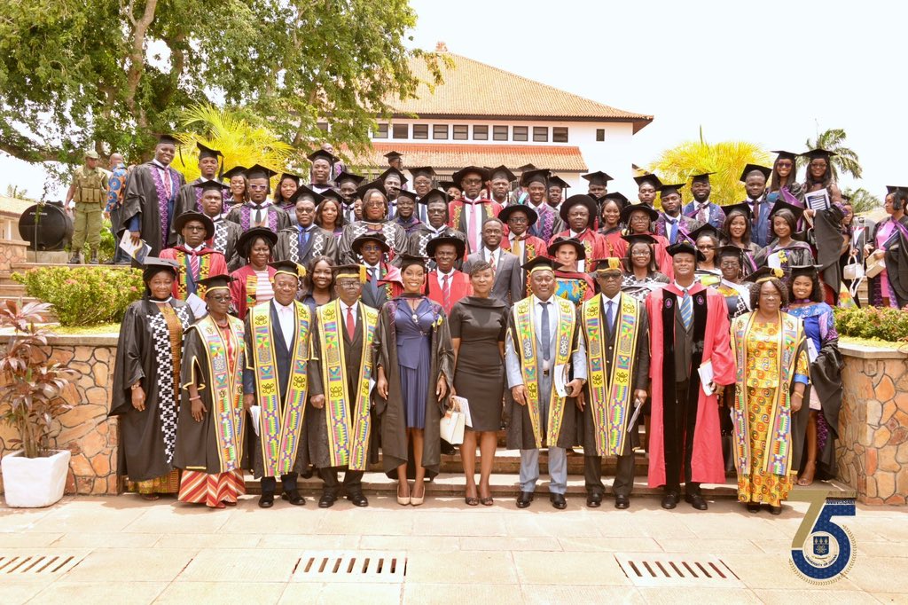 DavinaGbedy's tweet photo. It’s been two years since I graduated from the University of Ghana School of Law and God’s faithfulness remains unwavering🙏. Cheers to more life and good news.🥂
#tbt https://t.co/KMpsf4Uz3e