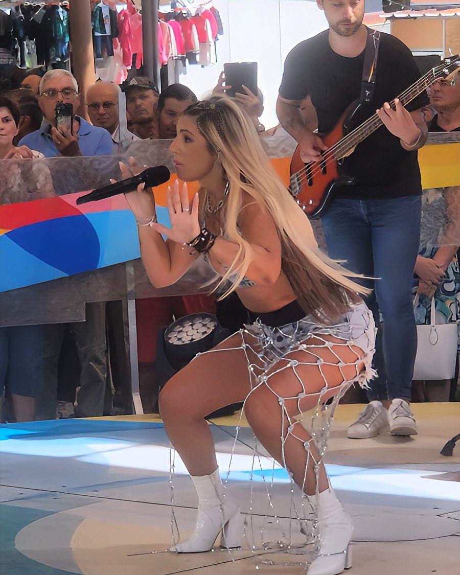 - É incrível conhecê-los pessoalmente 🙌

Até a próxima! 🎉

- Es increíble conocerlos en persona 🙌

¡Nos vemos en la siguiente! 🎉

#MALA #música #inspiration #singer #estreno #nyc #studio #recording #life #love #mala #annadominguez #post #internacional #influencer #quotes