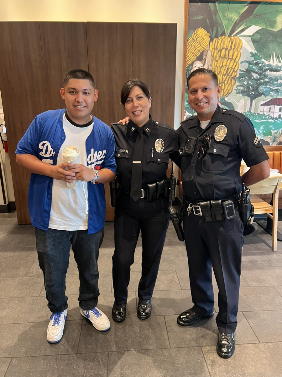 NewtonLAPD's tweet image. Had a great time at “Coffee with a Cop” this morning! New Division officers and Starbucks employees connected with our community to discuss important issues. Grateful for everyone who shared their thoughts—together, we’re making a difference. #CoffeeWithACop #NewtonDivision #LAPD