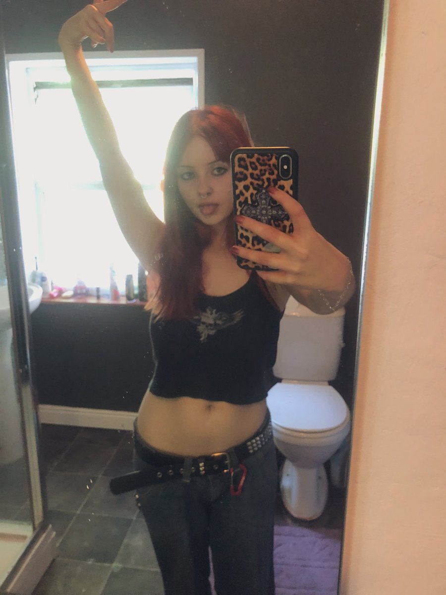 miffykittens's tweet photo. PUSH YA LAXK OF CHEST OUTT https://t.co/UCtmKkynrm