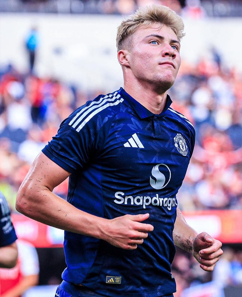 centredevils's tweet photo. 🚨🚨| Rasmus Højlund has been working round the clock to get himself back ready for selection. [@MailSport] https://t.co/QNMXtSZmS2