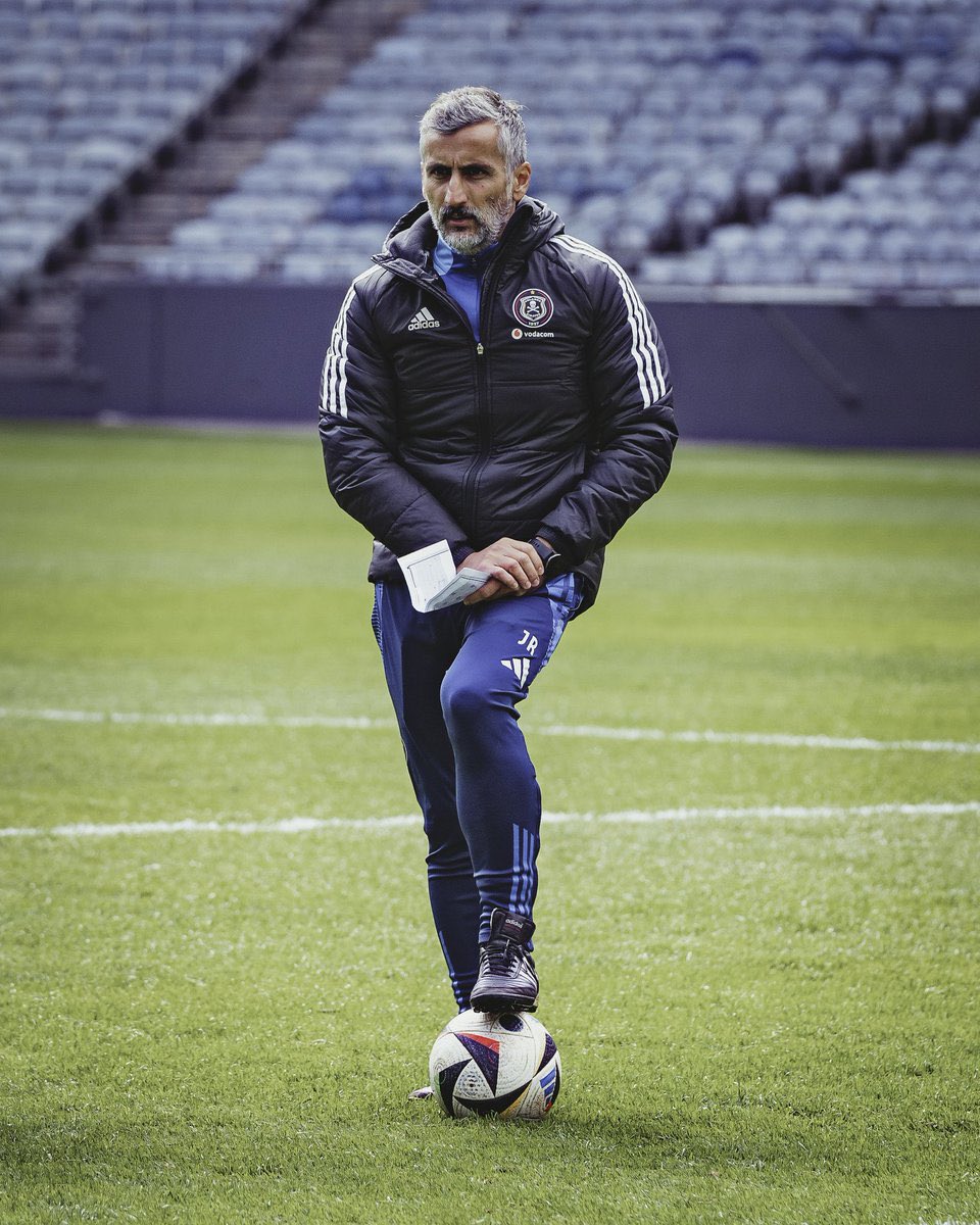 🇪🇸 ¡HISTORIA ESPAÑOLA EN SUDÁFRICA!

El español José Riveiro se ha convertido en el único entrenador de la historia del Orlando Pirates en conseguir jugar 5️⃣ finales

Ningún entrenador antes lo había conseguido 💥