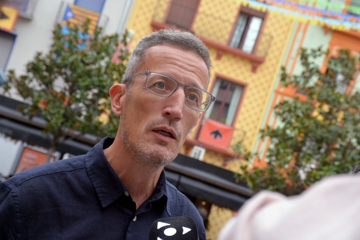 Olotuit's tweet photo. 🎨🔊La Plaça Major d’#Olot, a punt per acollir els actes de @FestesdelTura.
🏨S'estan finalitzant els treballs de millora que han permès rehabilitar i realçar el patrimoni d’aquest punt neuràlgic. i, alhora, mobilitzar habitatge buit.
ℹ️https://t.co/r4dXIC7jvz
#femOlot #NextEU https://t.co/r1PIayiOWp