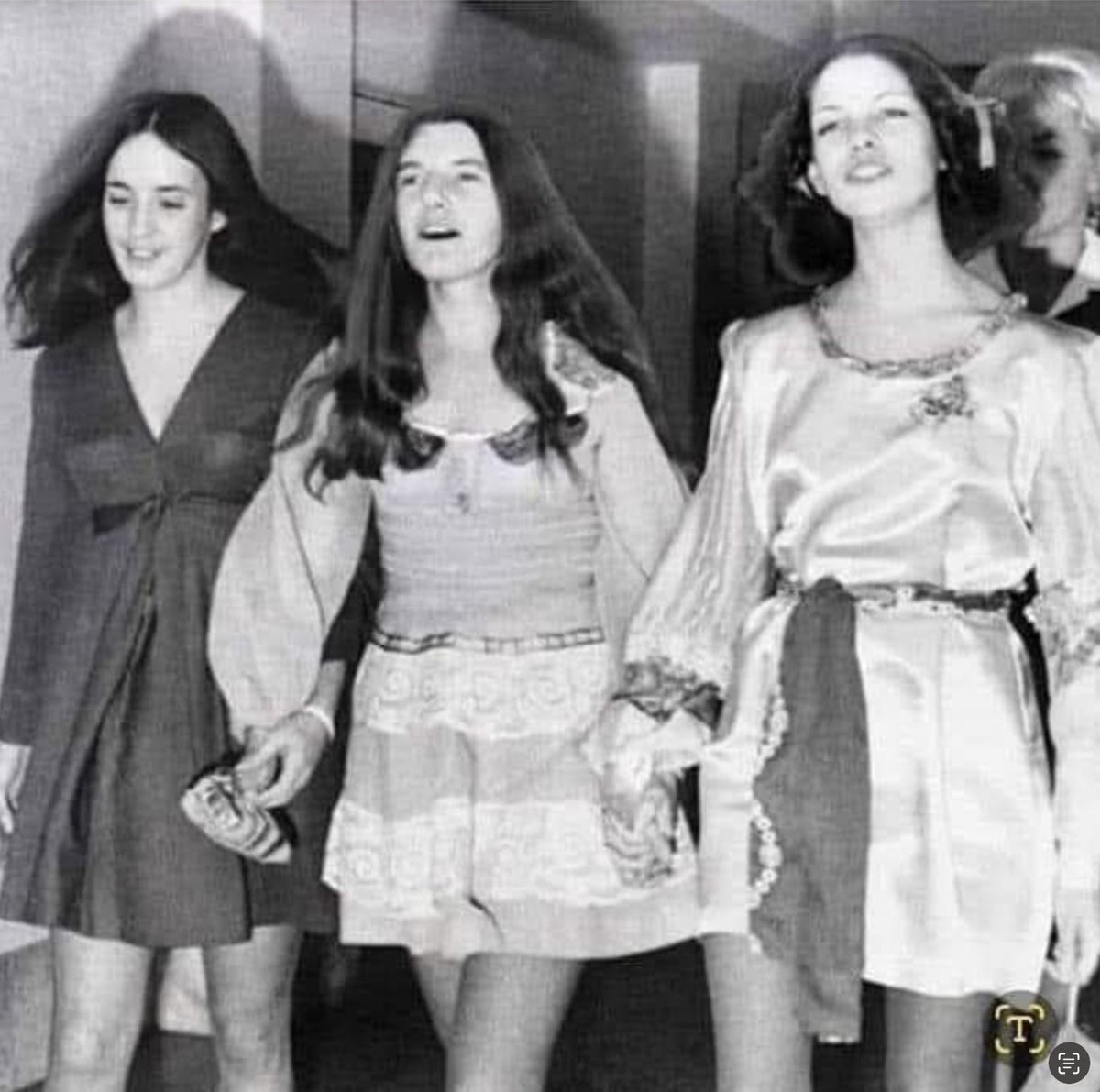 It's how all the groovy chicks dressed