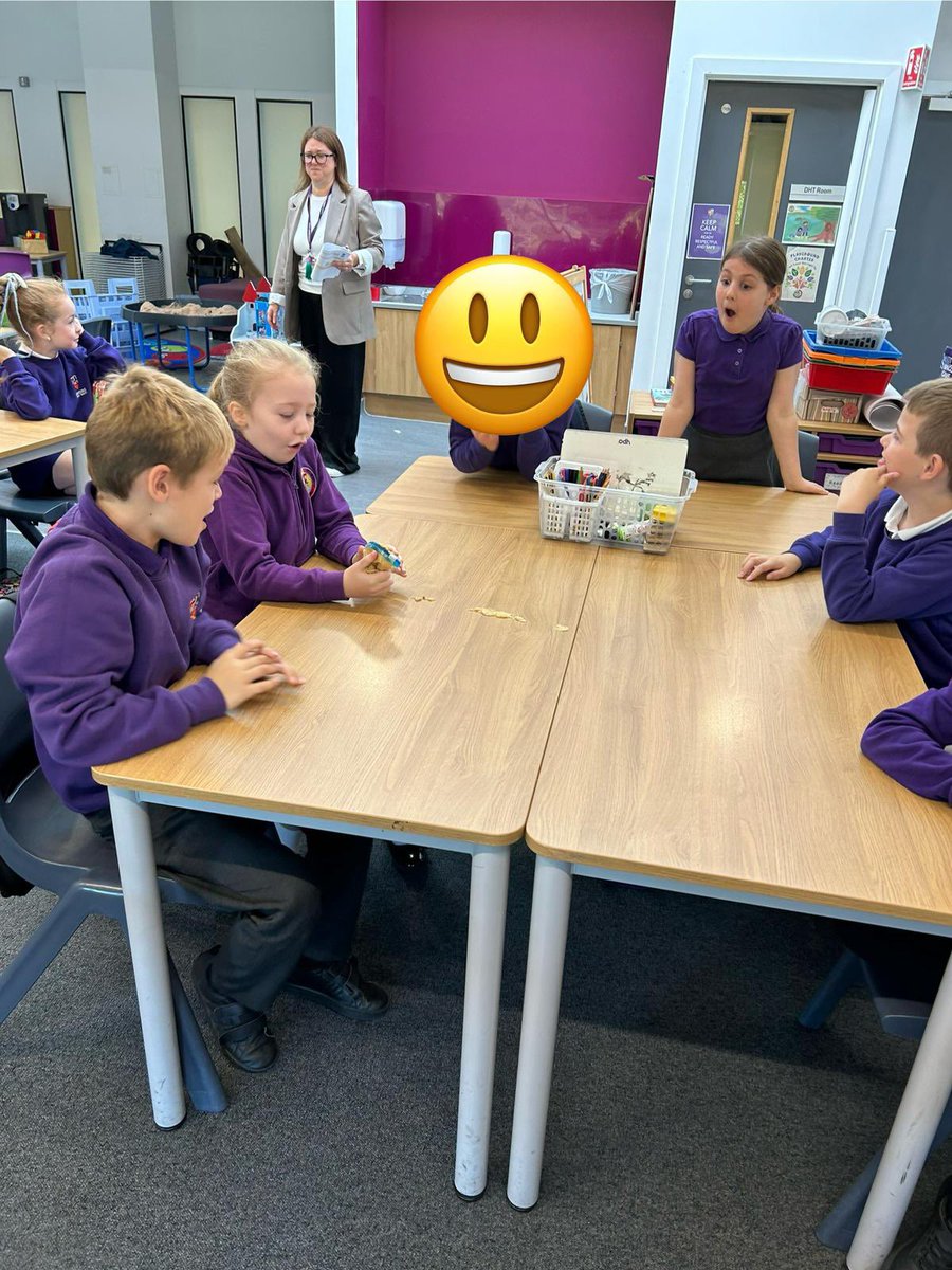 KinrossPrimaryS's tweet photo. P4b were learning about the digestive system today.
Thinking about each stage from chewing, stomach mixing and intestine processes. They then wrote reports on what they had learnt. #STEM #Achievement 🔬🧫 https://t.co/qmBr0Zoe5d