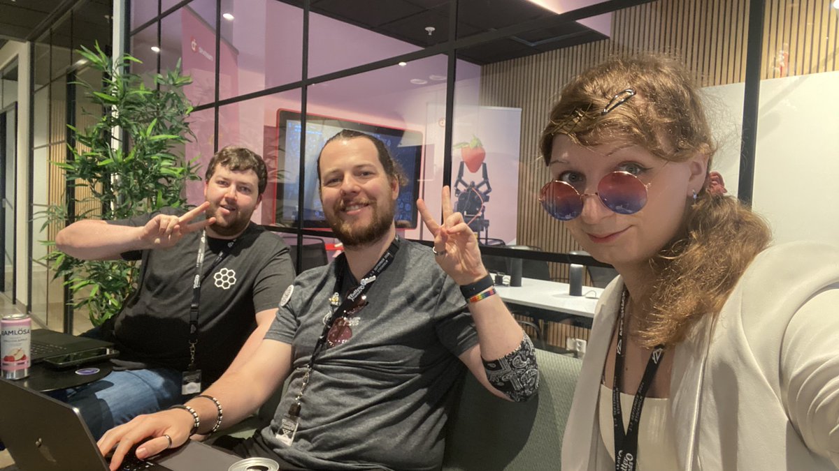 kerberjg's tweet image. And that concludes the last day of #FlutterNFriends! ✨

This time I got to participate in some nice workshops and interesting post-conf chats 🥰

Always a pleasure to meet fellow devs and hear what they’re up to… sometimes our directions overlap in interesting ways 👀💙