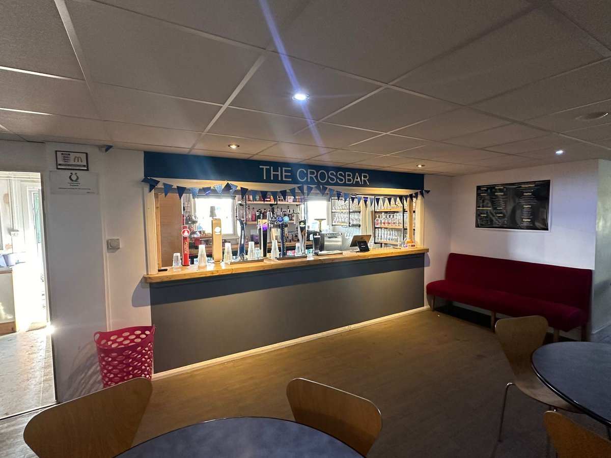 ReadingCityFC's tweet image. 🍻 𝐁𝐞𝐞𝐫 𝐎'𝐂𝐥𝐨𝐜𝐤

Gates along with The Crossbar Sports Bar &amp;amp; Kitchen are now open here at @TheRivermoor. 

We have a fully licensed bar stocking a range of alcoholic drinks including locally produced @DBBrewery's #Ding, #Parka &amp;amp; #Rivers along with non-alcoholic drinks.